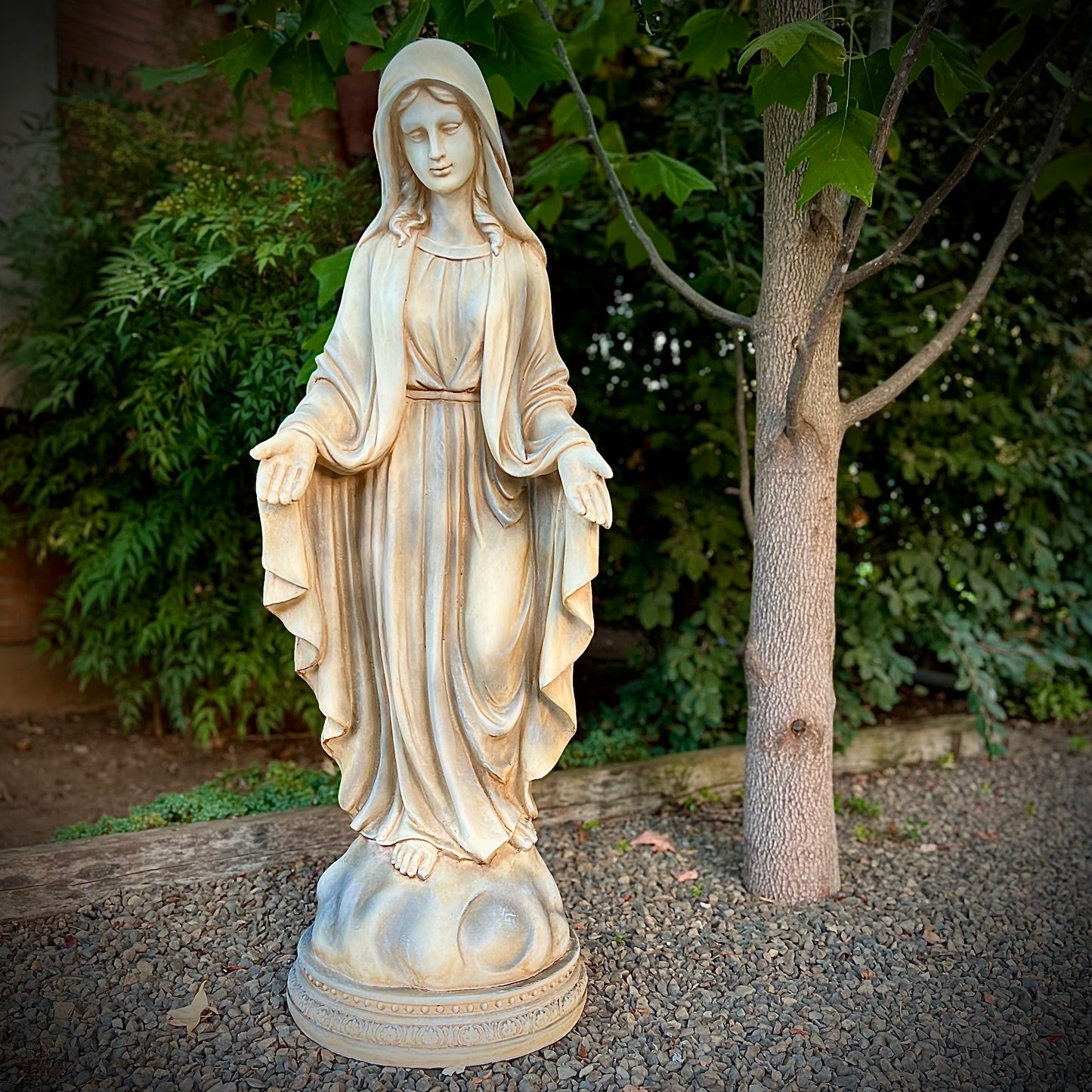 Virgen resina 120 cm.